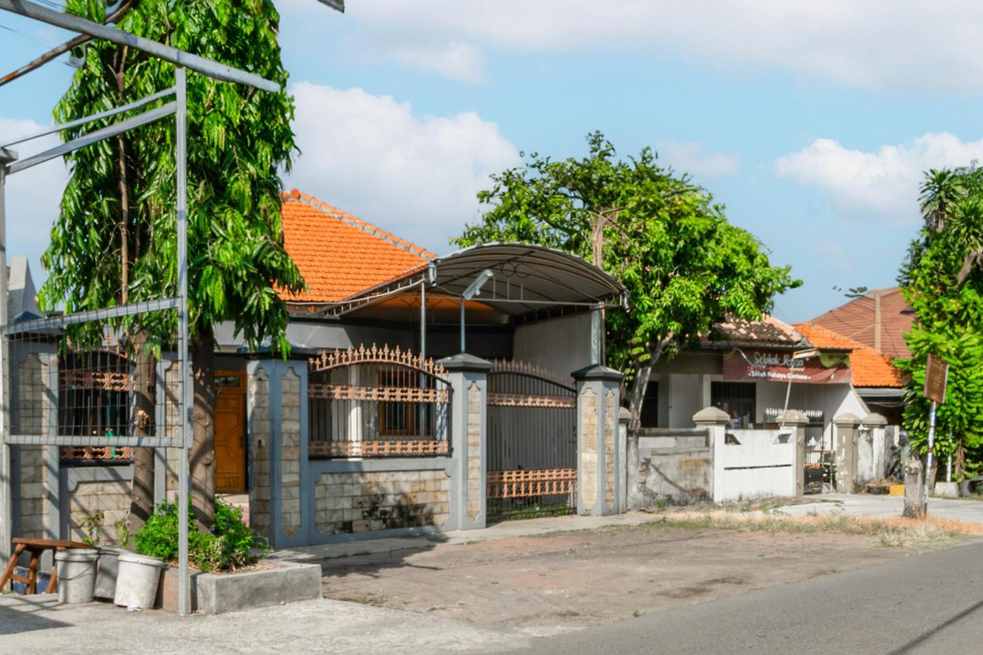 Spot On 93755 Siwalanpanji Homestay Syariah Sidoarjo Exterior photo